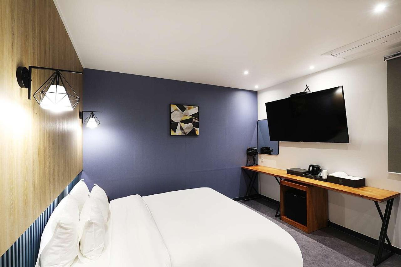 Mariposa Hotel Songtan Пхёнтхэк Экстерьер фото