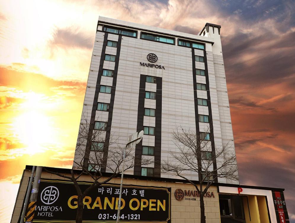 Mariposa Hotel Songtan Пхёнтхэк Экстерьер фото