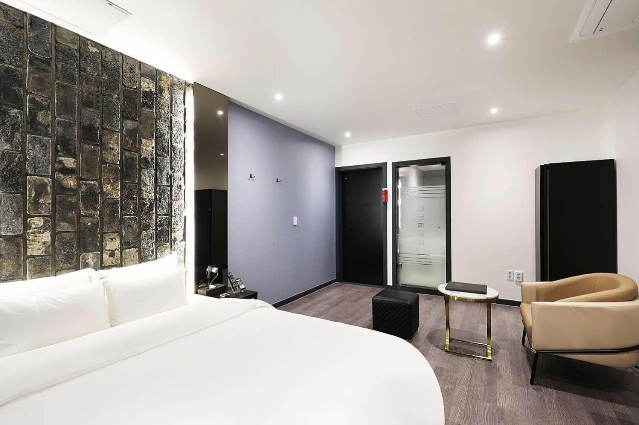 Mariposa Hotel Songtan Пхёнтхэк Экстерьер фото