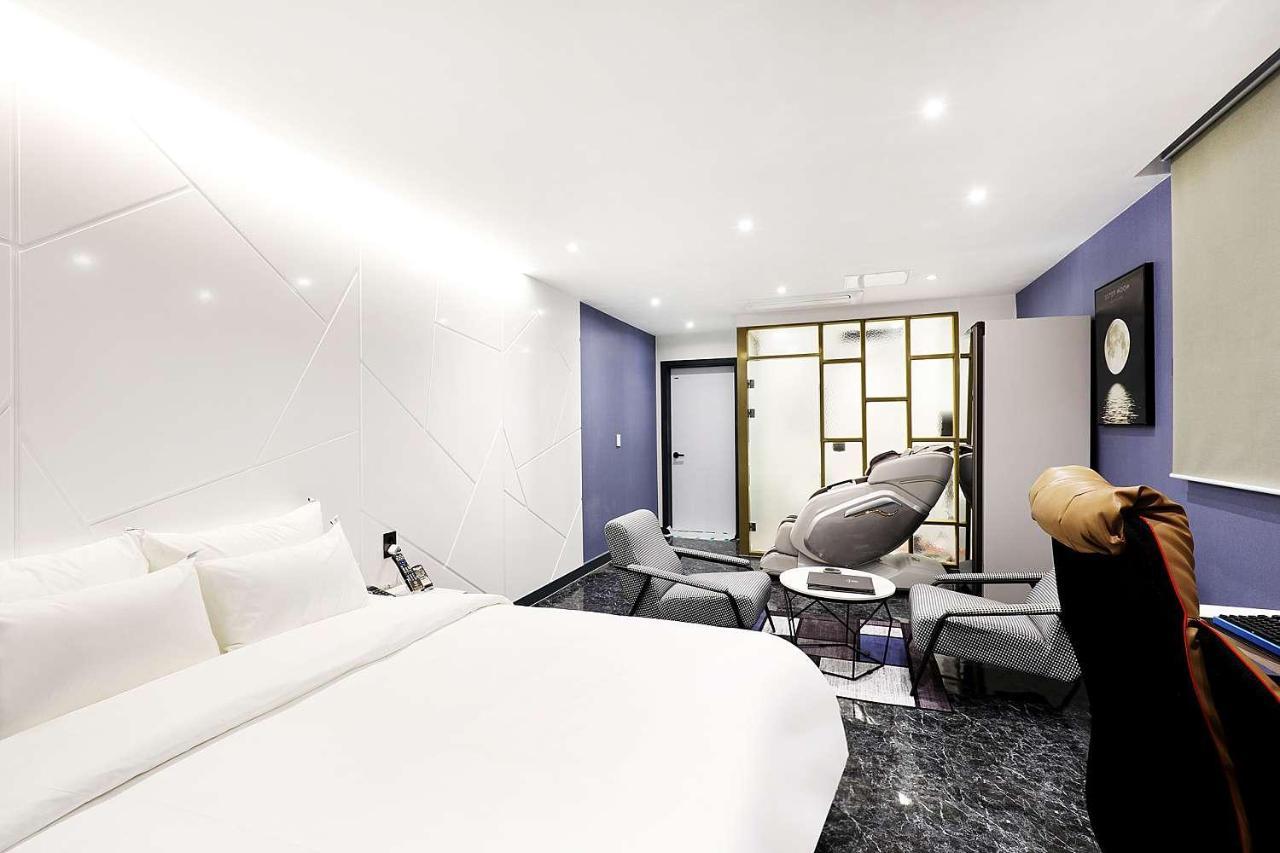 Mariposa Hotel Songtan Пхёнтхэк Экстерьер фото