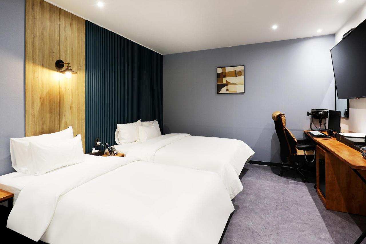 Mariposa Hotel Songtan Пхёнтхэк Экстерьер фото