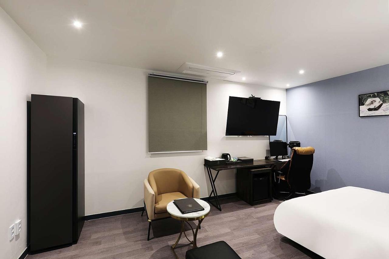 Mariposa Hotel Songtan Пхёнтхэк Экстерьер фото