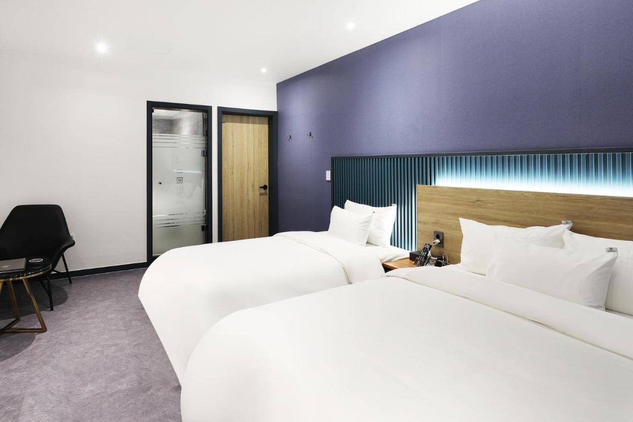 Mariposa Hotel Songtan Пхёнтхэк Экстерьер фото