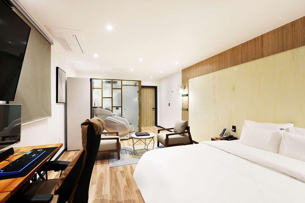 Mariposa Hotel Songtan Пхёнтхэк Экстерьер фото