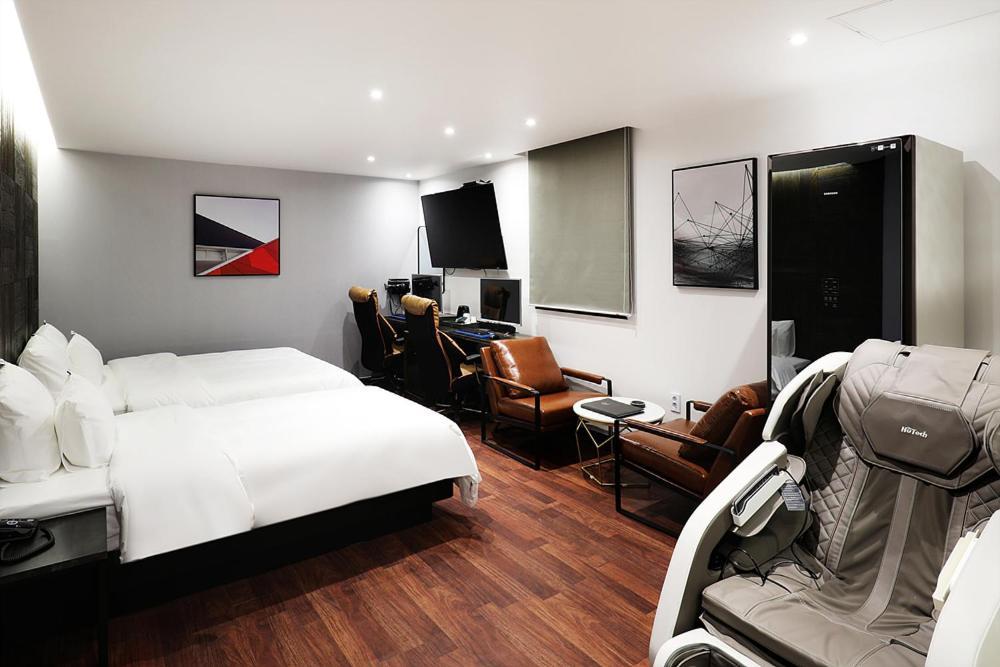 Mariposa Hotel Songtan Пхёнтхэк Экстерьер фото